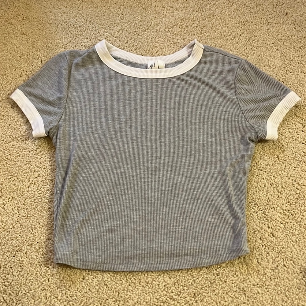 Tilly’s grey t-shirt (size xs)